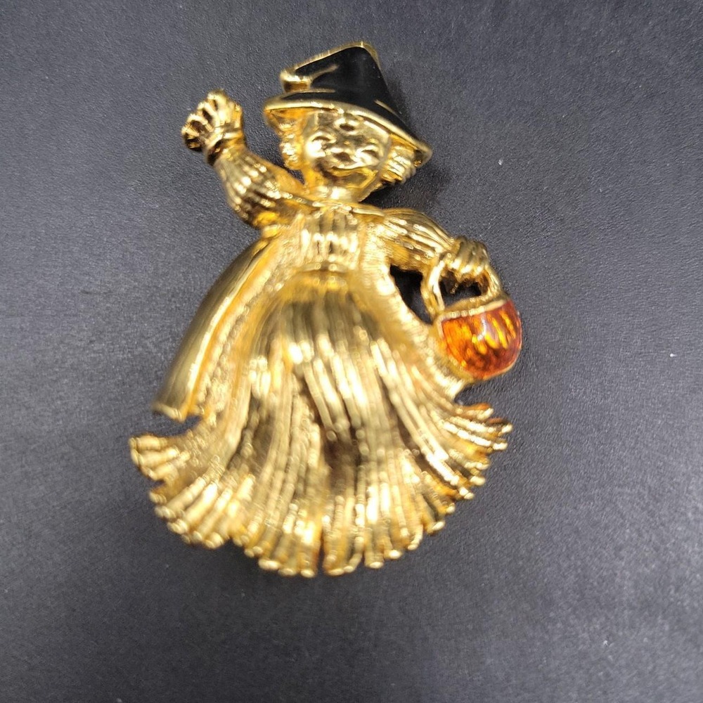 Vintage Avon Gold Tone Scarecrow Halloween Brooch with Pumpkin Small Kitsch 90s